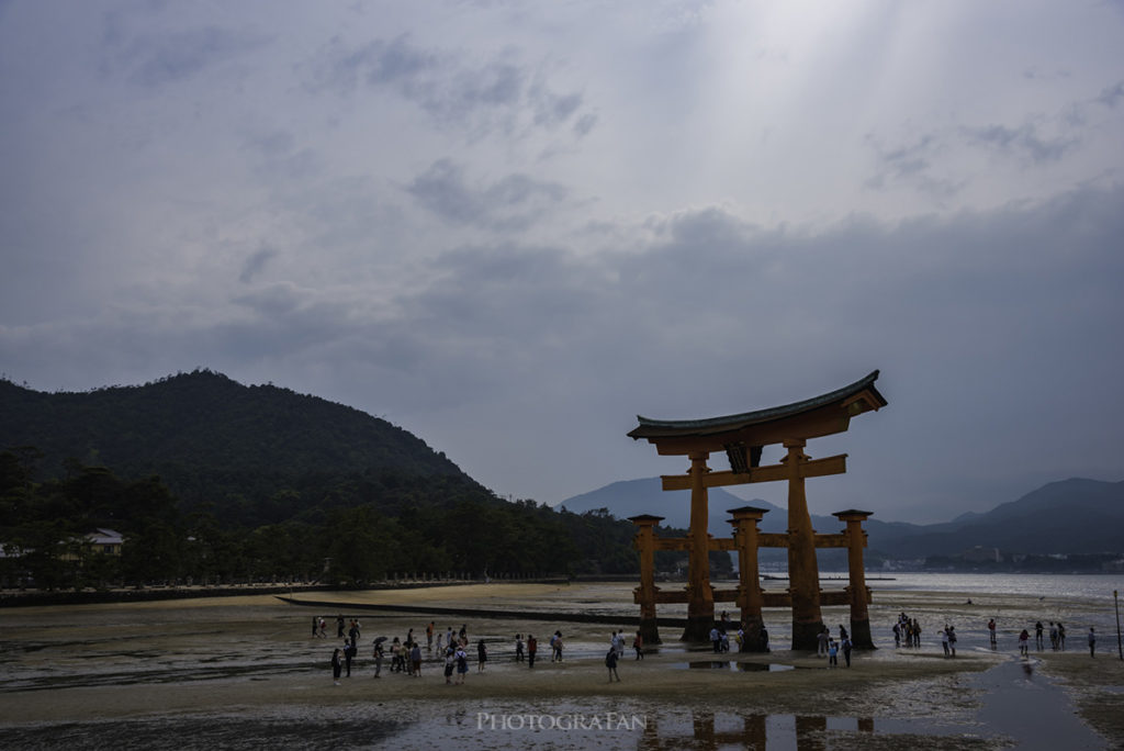 干潮時の厳島神社の大鳥居