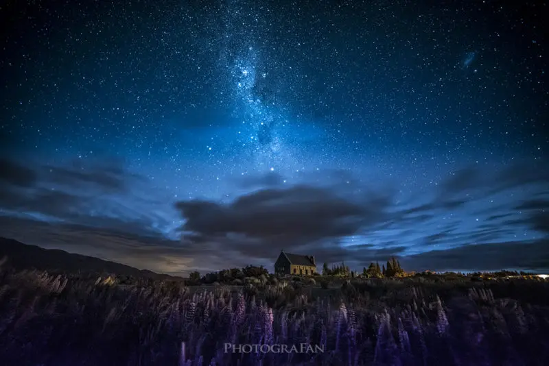 ニュージーランドのテカポで天の川 星空と咲き乱れる満開のルピナスを撮影 フォトグラファン
