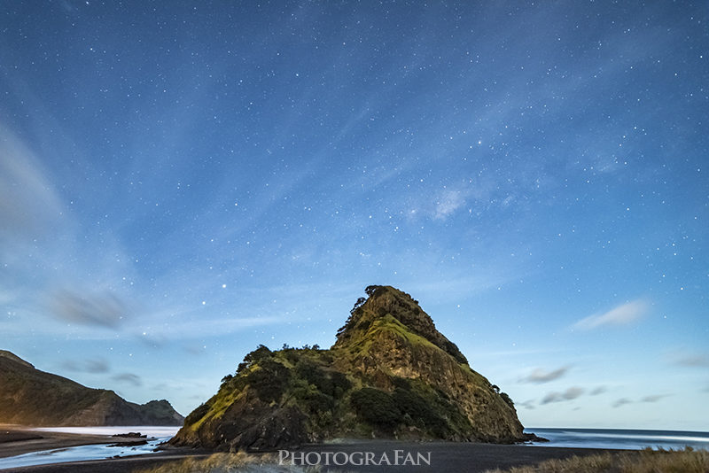 満月時の星空と天の川