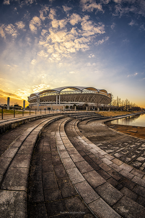 新潟ビッグスワンスタジアムの夕景