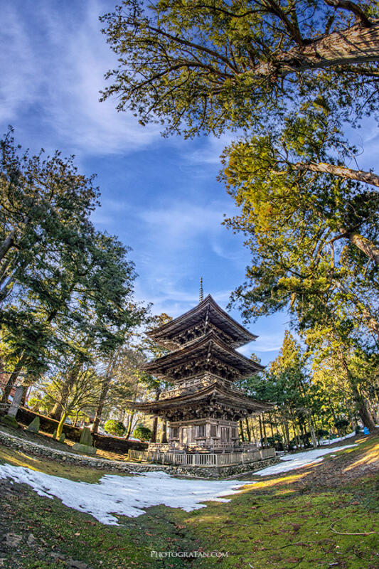 胎内乙法寺の三重塔