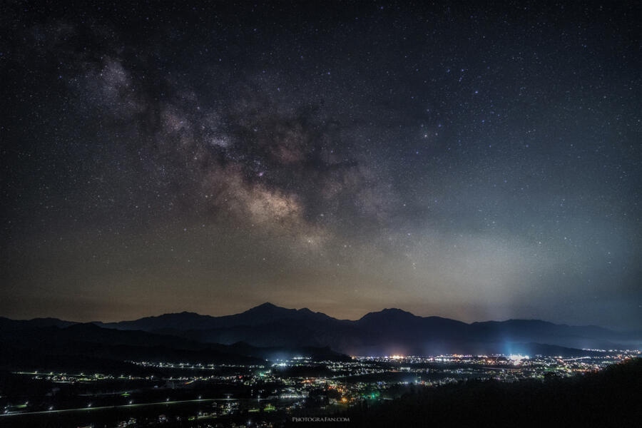 角型フィルターを使用した夜景×天の川の作例